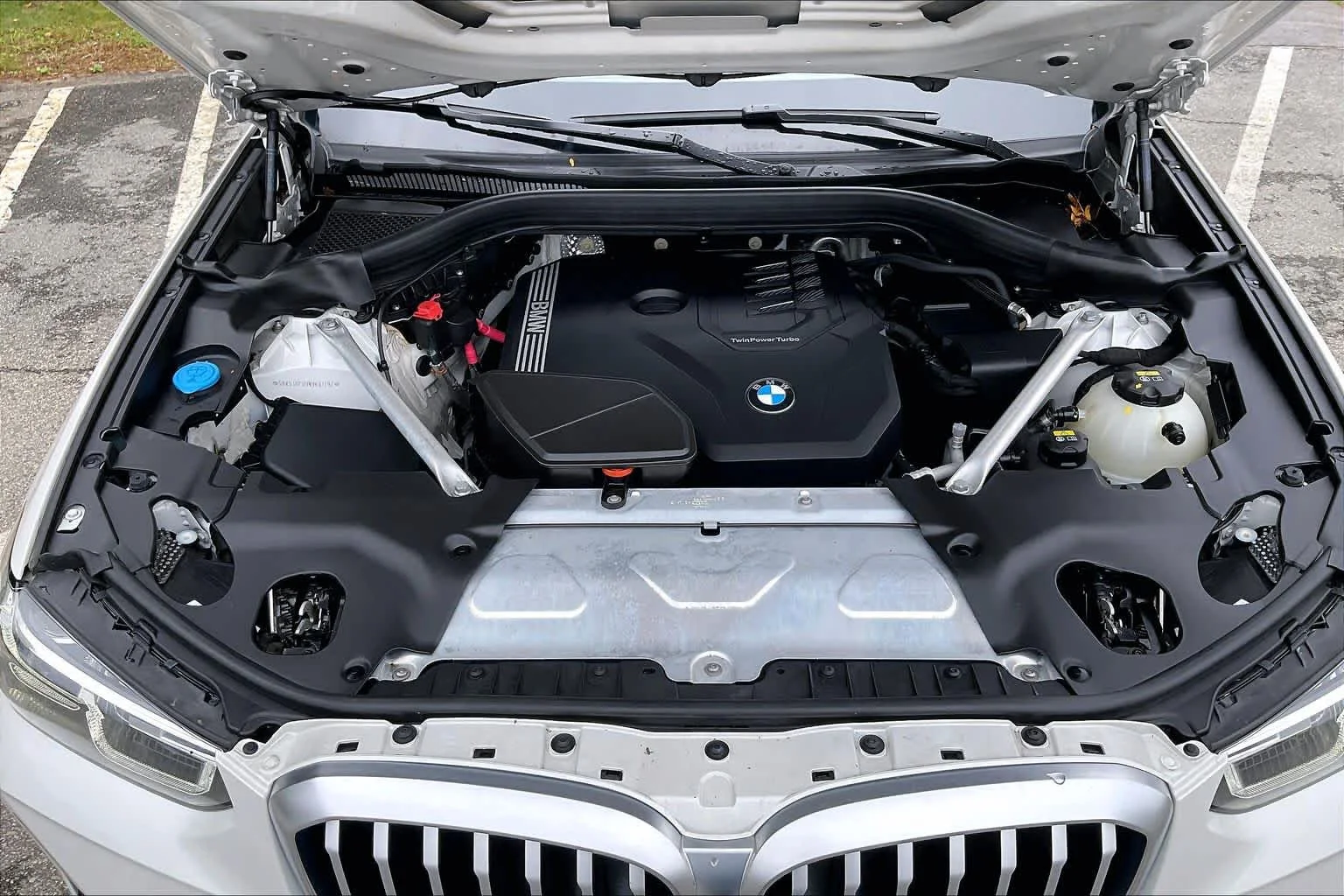 Used 2022 Mineral White Metallic BMW xDrive30i image 57
