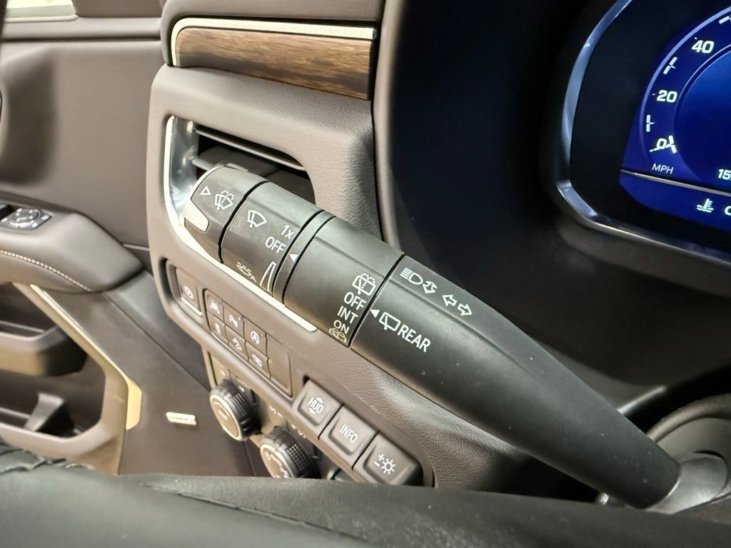 2024 Chevrolet Suburban Premier - Photo 17