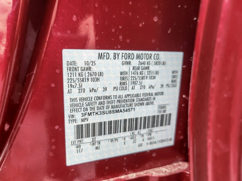 New 2025 Molten Magenta Metallic Tinted Clearcoat Ford Premium image 21