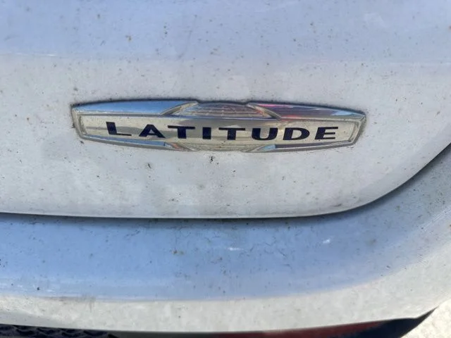 Used 2022 White Jeep Latitude image 13