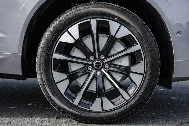 New 2026 Aurora Silver Volvo Plus image 17
