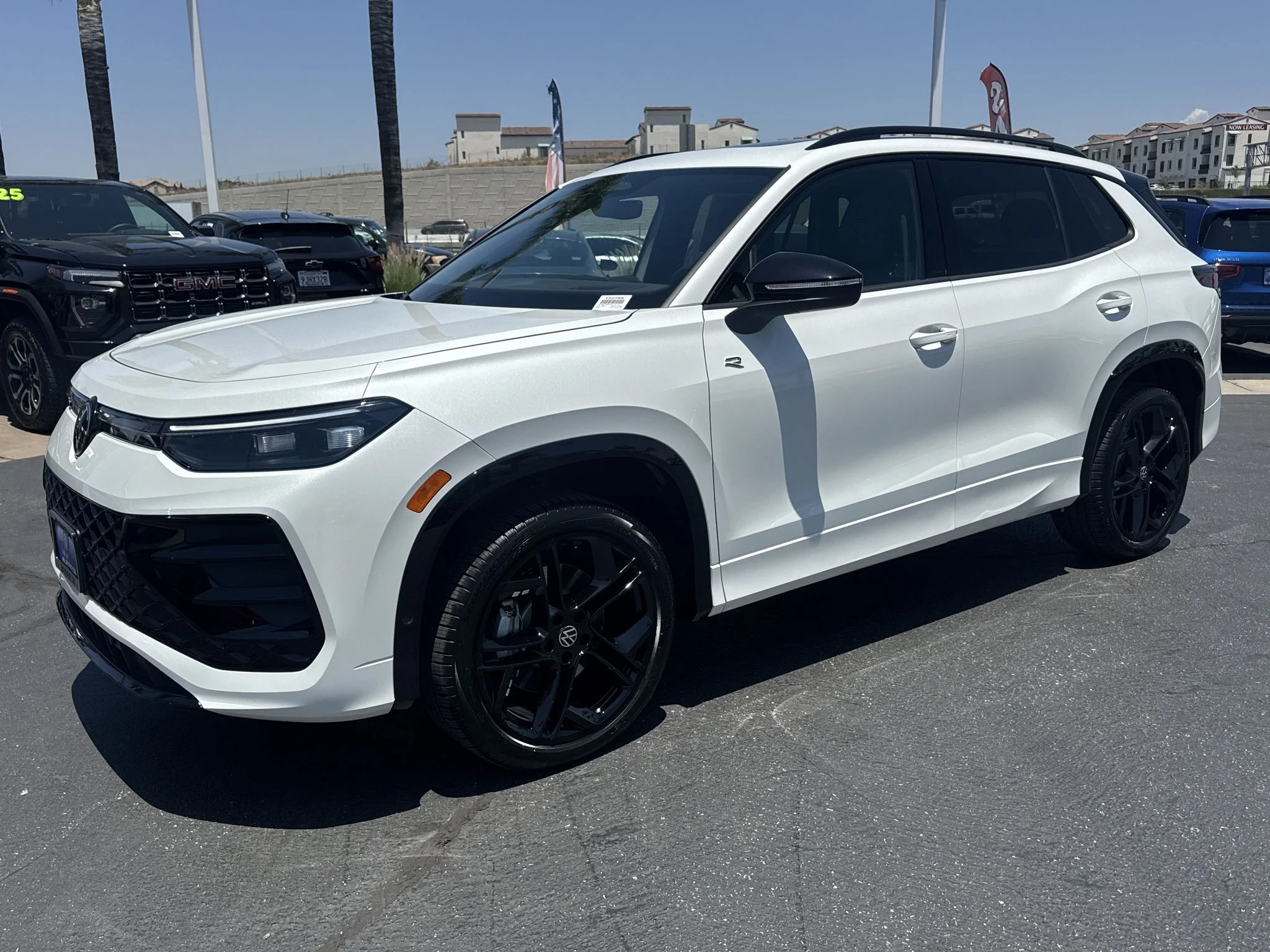 New 2026 Opal White Pearl Volkswagen SE R-Line Black image 3