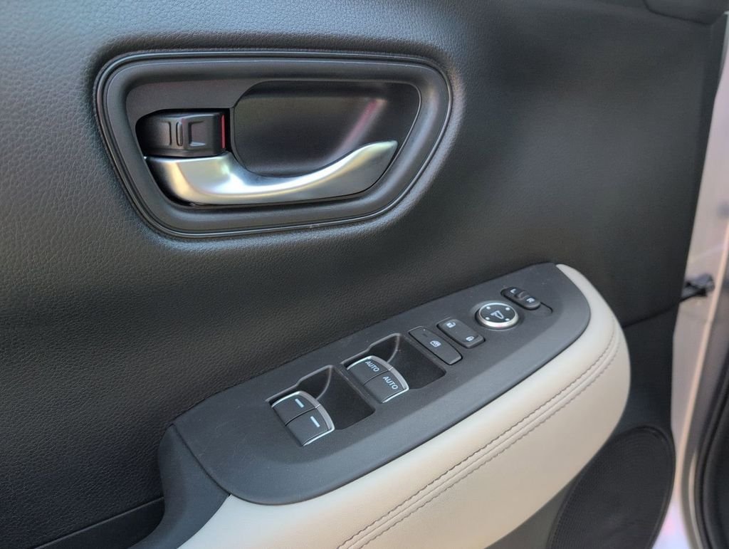 Used 2024 Silver Honda EX-L image 12