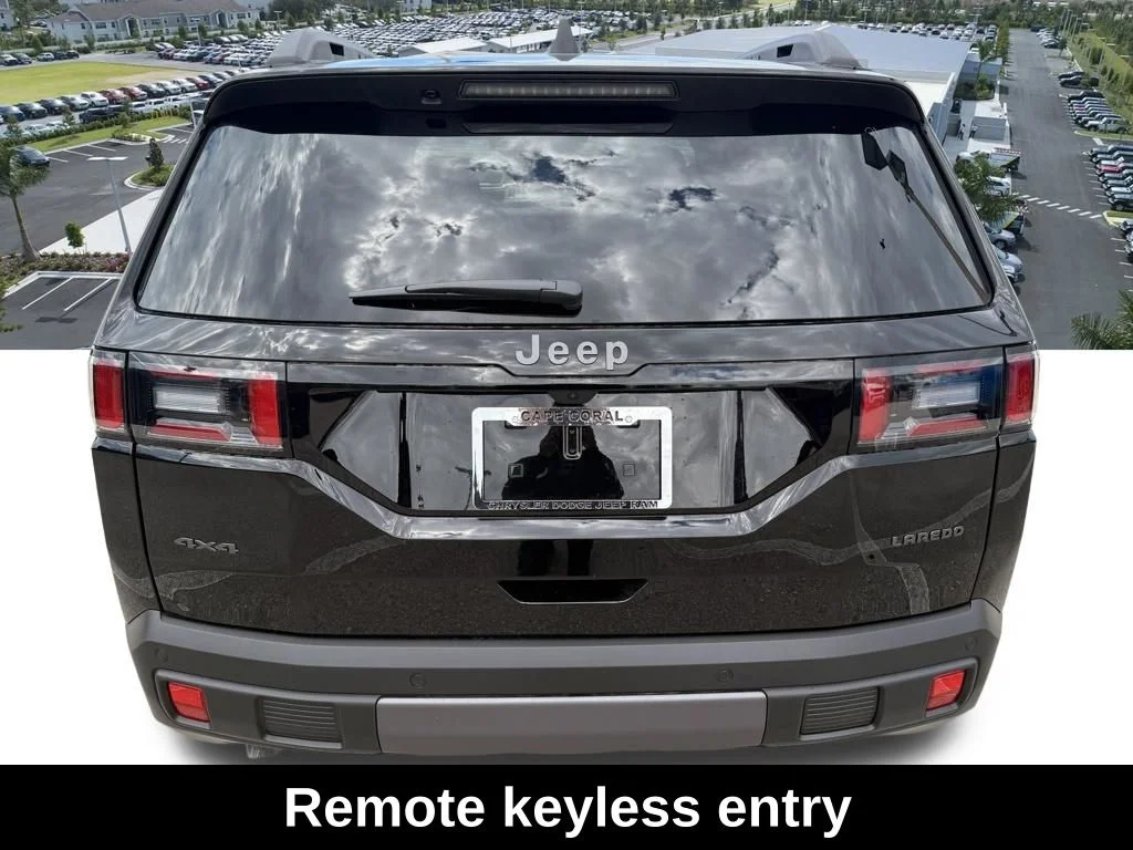 New 2026 Diamond Black Crystal Pearl-Coat Exterior Paint Jeep Laredo image 5