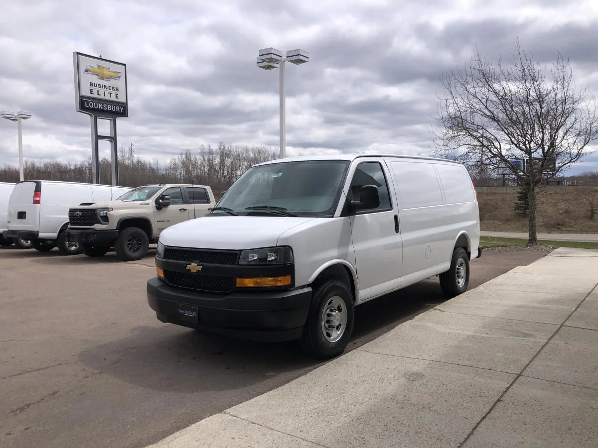 New 2026 White Chevrolet Rwd 3500 135 image 4