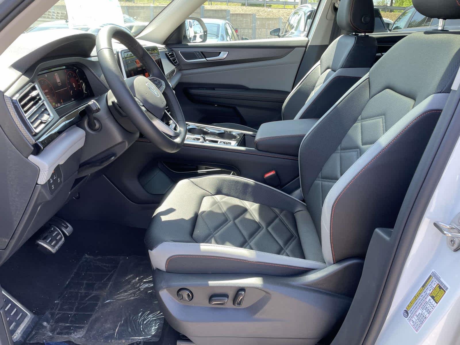 New 2026 Opal White Pearl Volkswagen 2.0T Peak Edition image 13