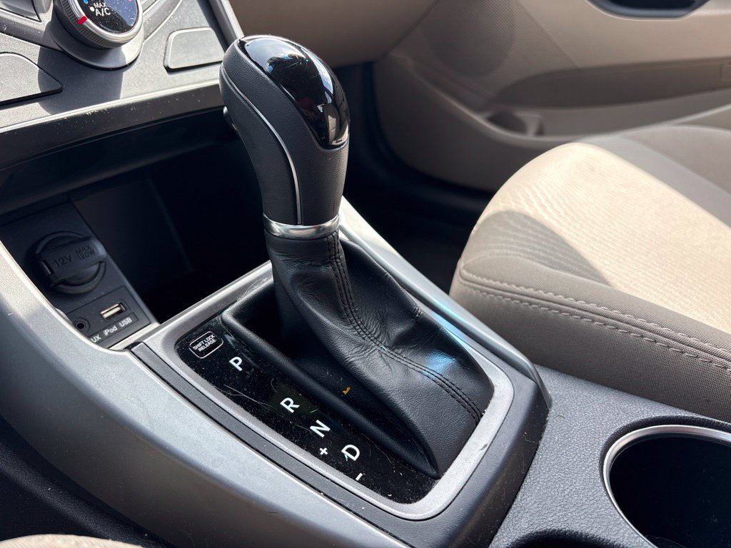 Used 2016 Brown Hyundai SE image 28