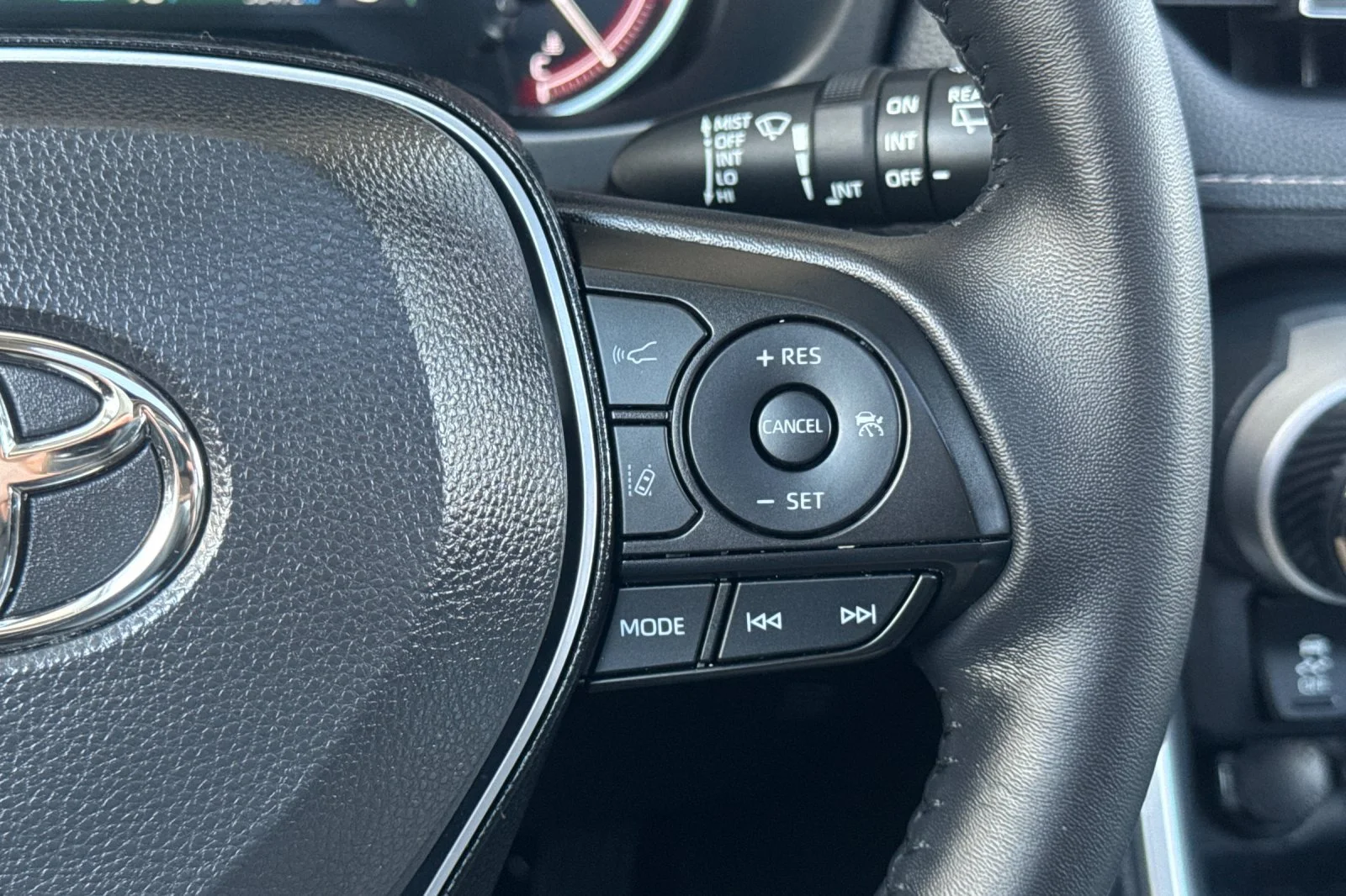 Used 2025 Beige Toyota XLE Premium image 31
