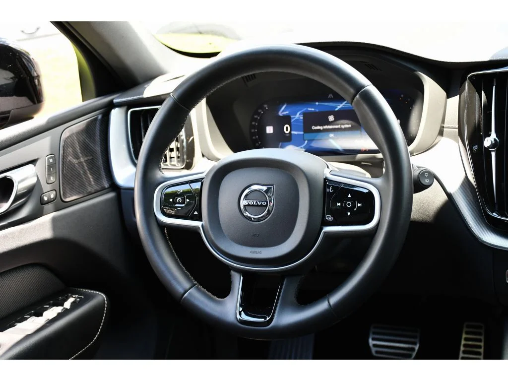Used 2022 Platinum Grey Metallic Volvo R-Design image 17