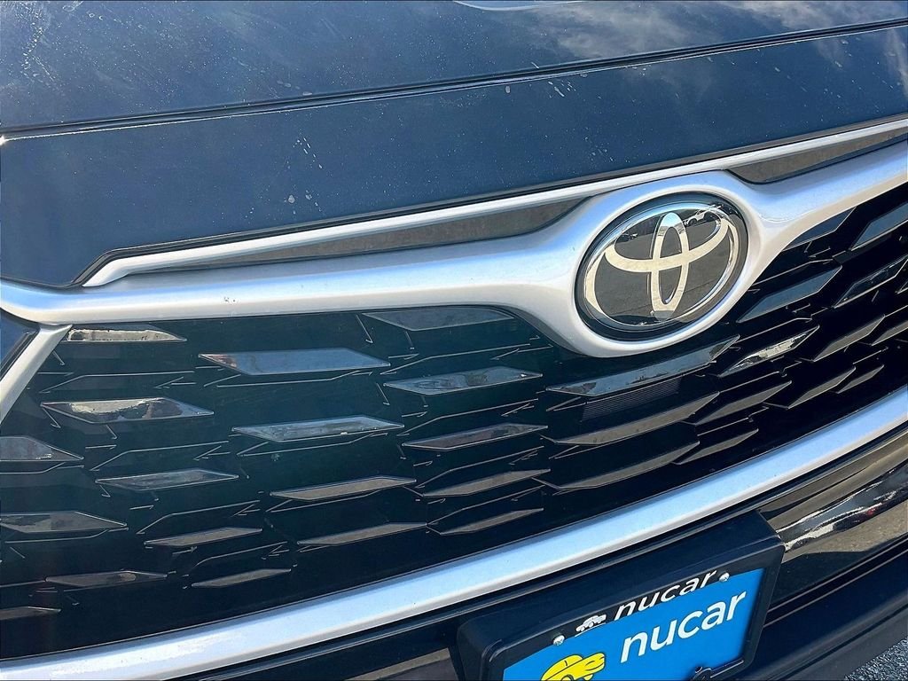Used 2021 Black Toyota XLE image 30