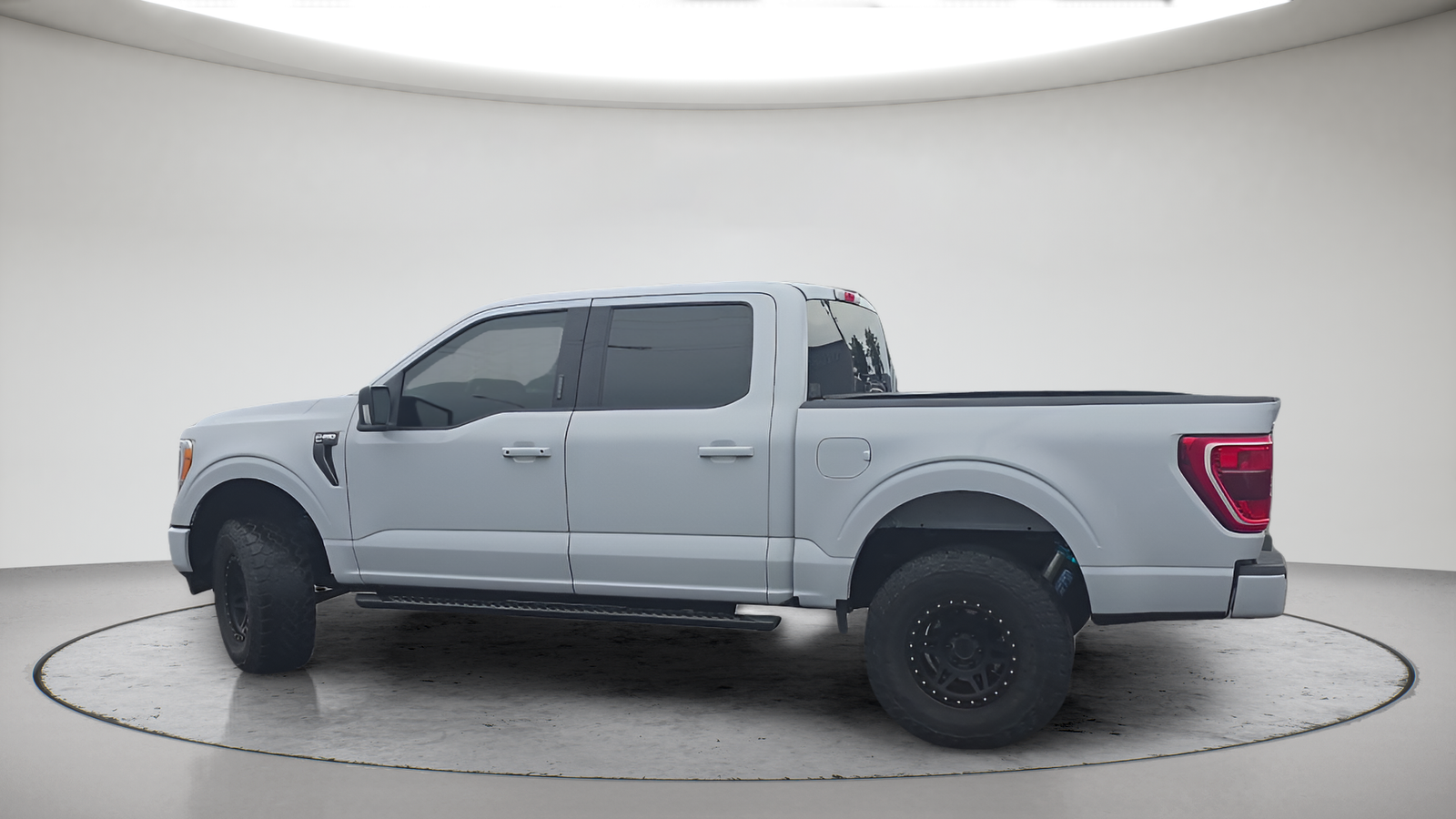 Used 2021 Space White Metallic Ford XLT image 10