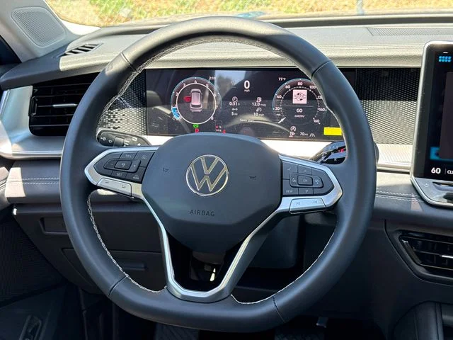 New 2026 Monterey Blue Pearl Volkswagen 2.0T SE image 32