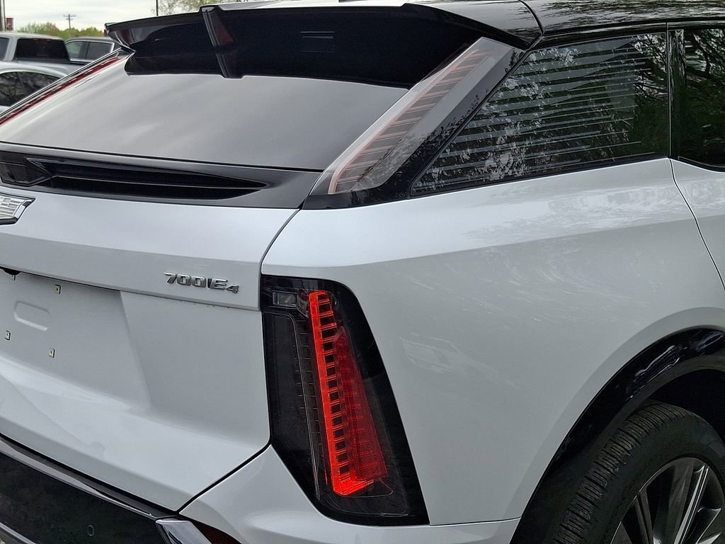 2026 Cadillac OPTIQ Premium Sport - Photo 11