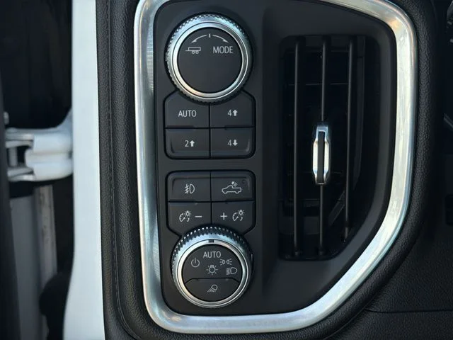 Used 2020 White GMC Denali image 29