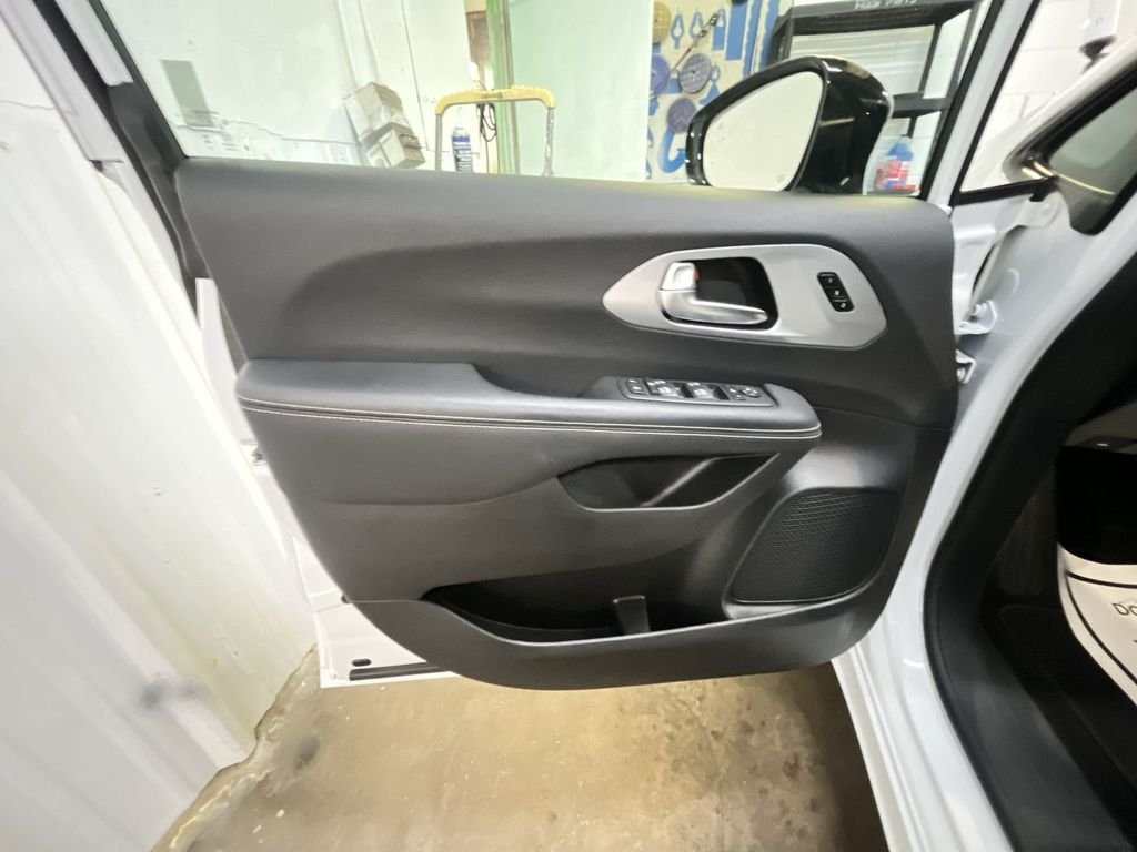 2025 Chrysler Pacifica Limited - Photo 13