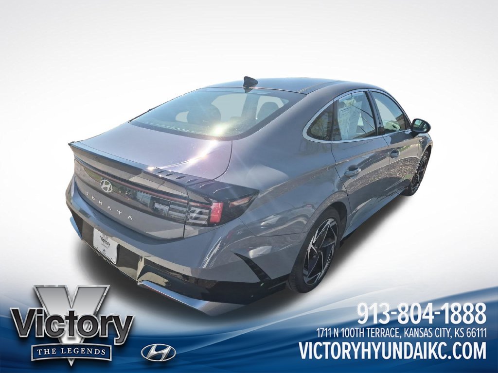 Certified Used 2024 Blue Hyundai SEL image 5
