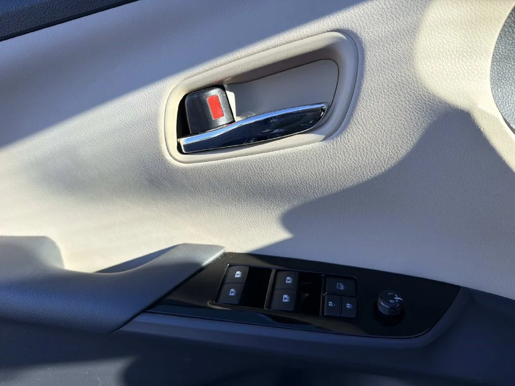 Used 2018 Blue Toyota Two image 15