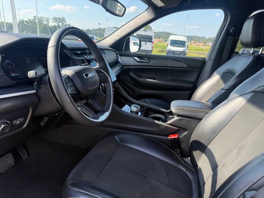 Used 2023 Silver Jeep Altitude X image 4