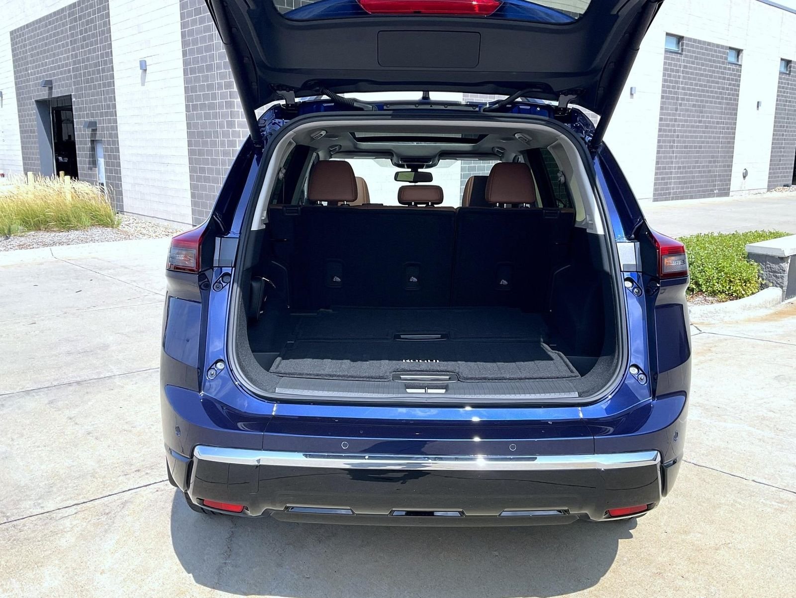 New 2026 Blue Nissan Platinum image 9