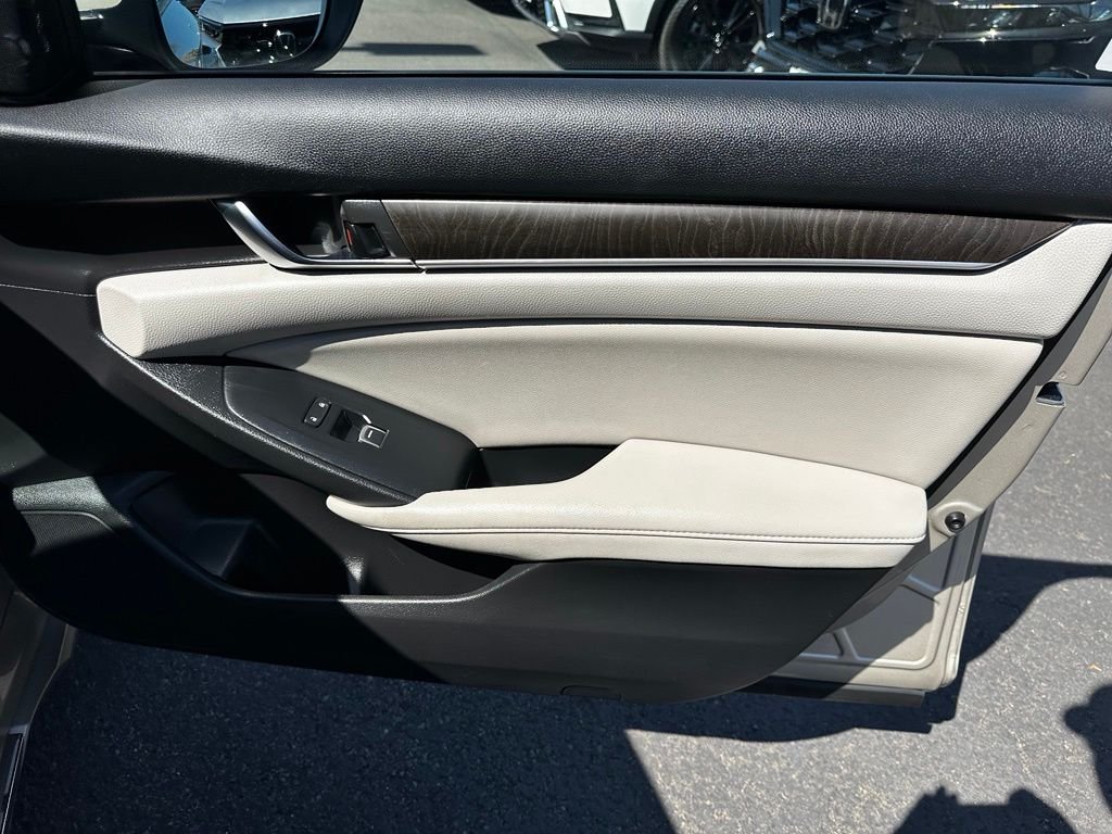 Used 2020 Gold Honda EX-L image 15