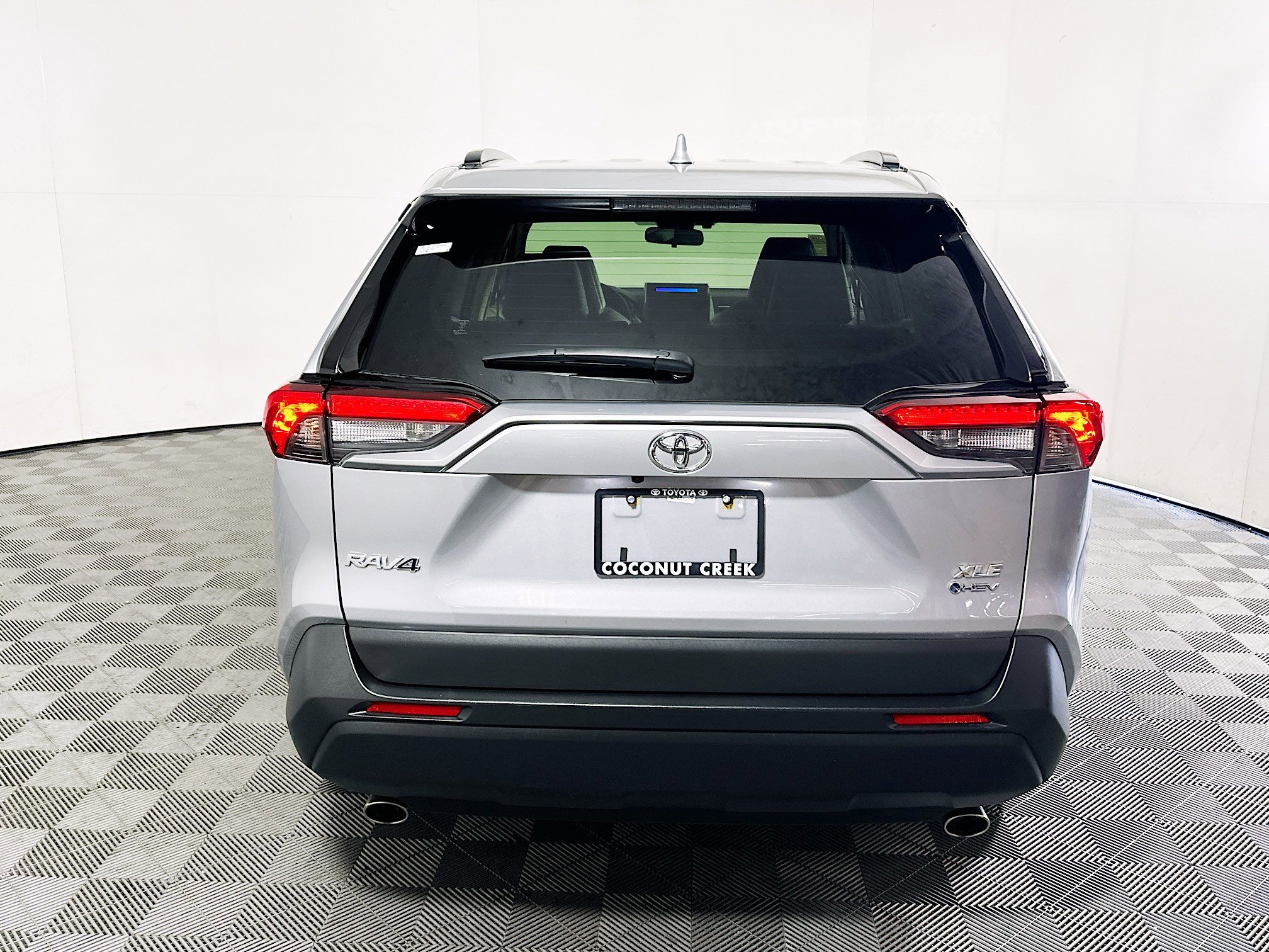 2025 Toyota RAV4 thumbnail 6