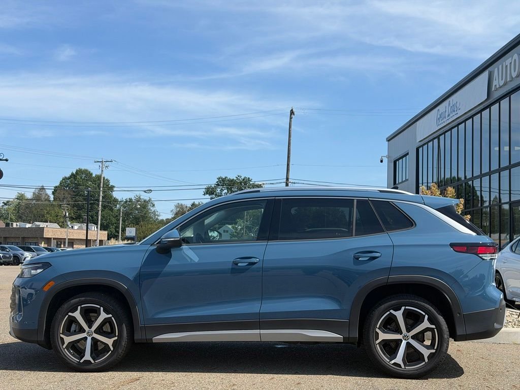 2026 Volkswagen Tiguan SE - Photo 2