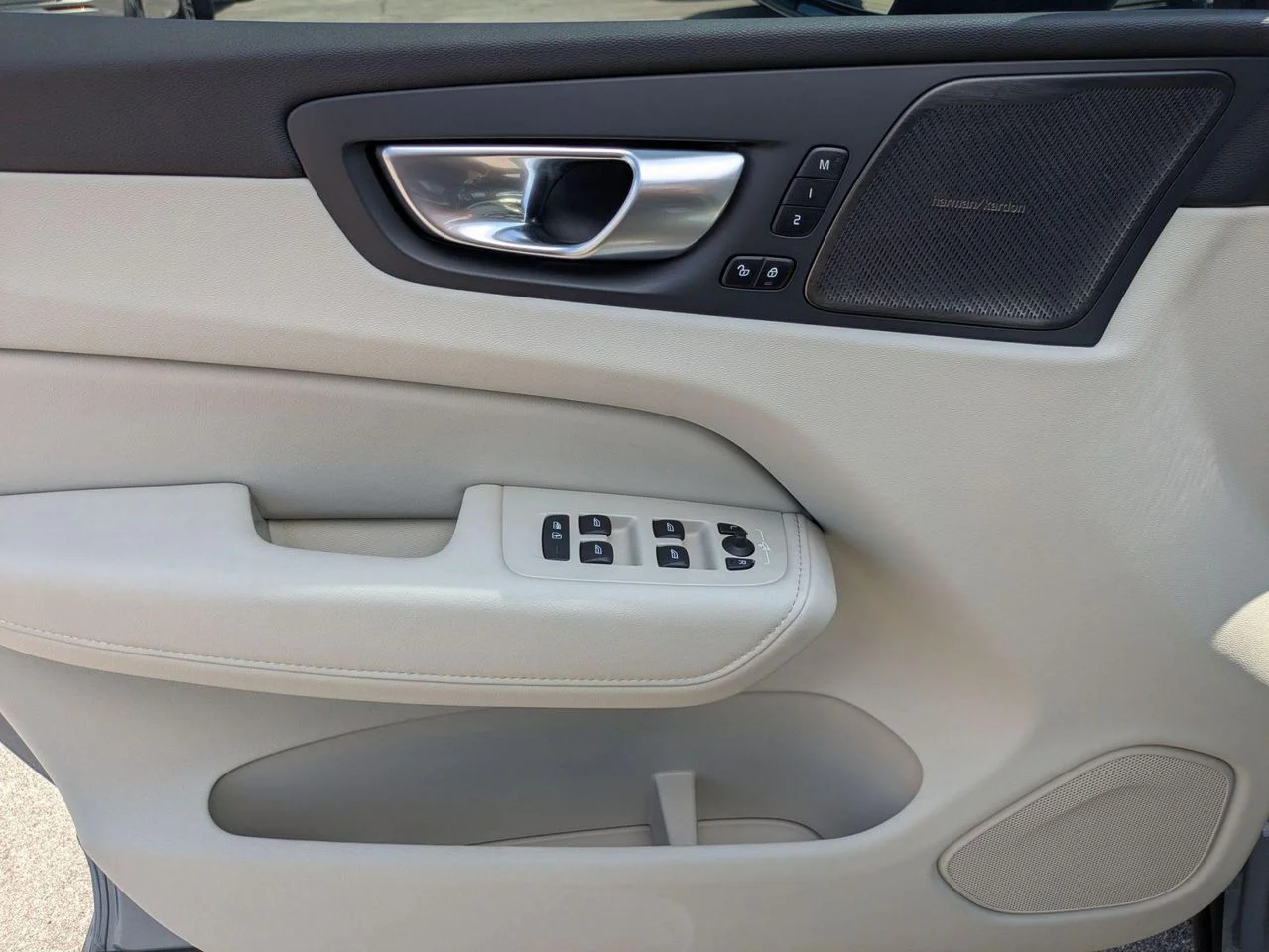 Used 2024 Thunder Grey Metallic Volvo T8 Ultimate Dark Theme image 10