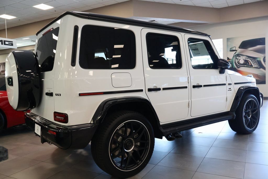 New 2027 MANUFAKTUR Moonlight White Metallic Mercedes-Benz AMG® G 63 SUV image 2