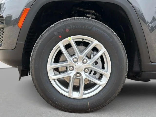 New 2026 Baltic Gray Metallic Clear-Coat Exterior Paint Jeep Laredo X image 11