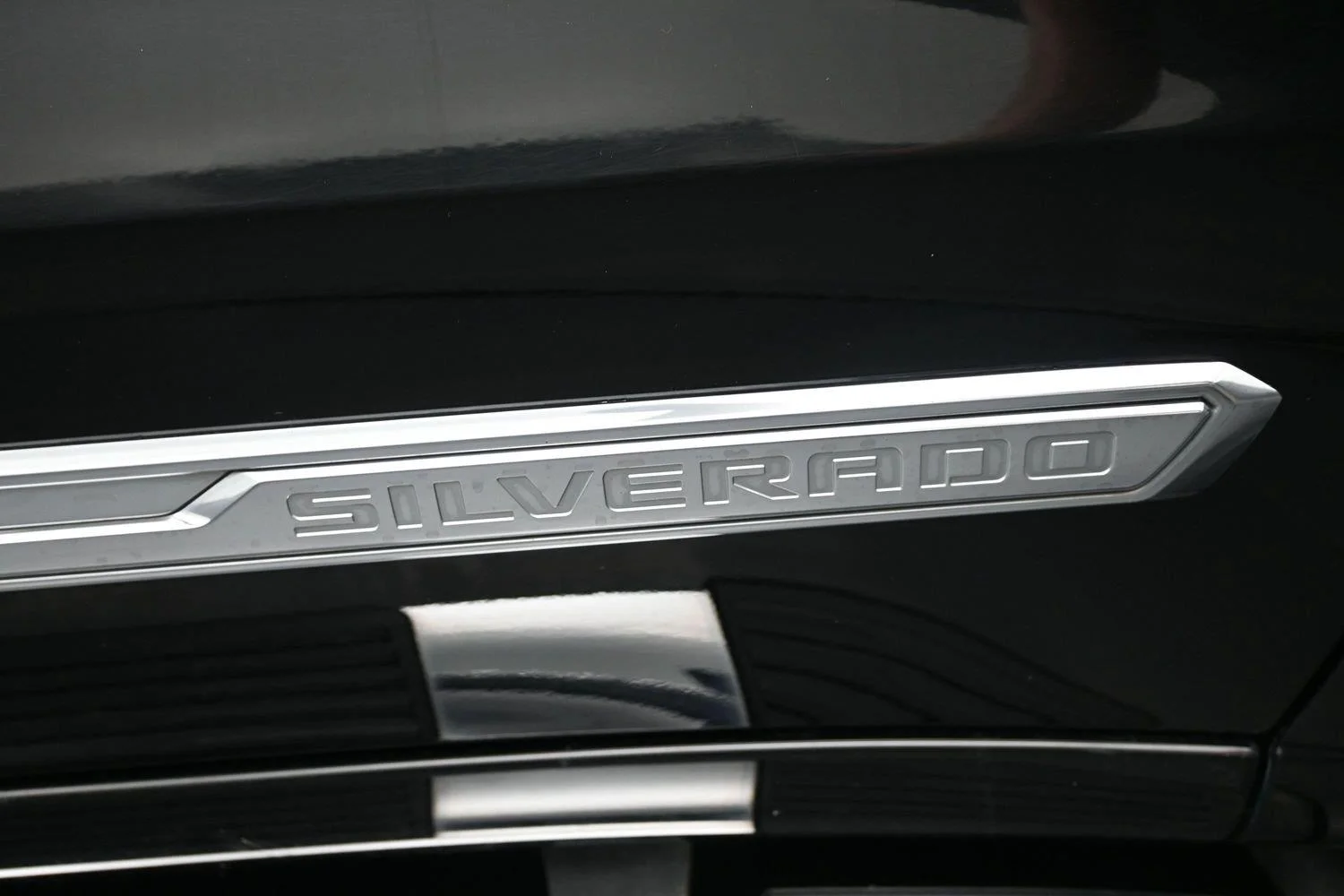 Used 2025 Black Chevrolet High Country image 7