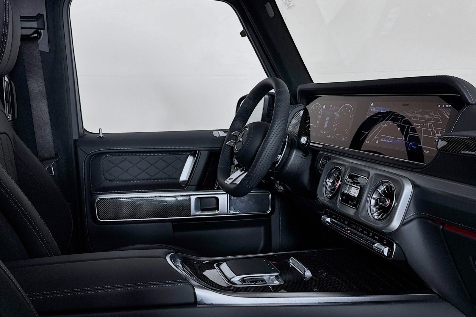 Certified Used 2025 MANUFAKTUR Night Black magno Mercedes-Benz AMG® G 63 image 16