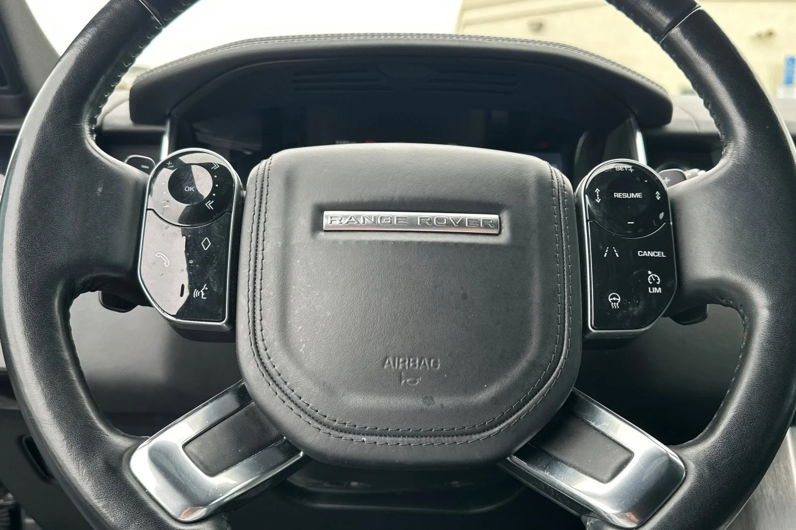 Certified Used 2019 Black Land Rover 5.0L V8 Supercharged image 28