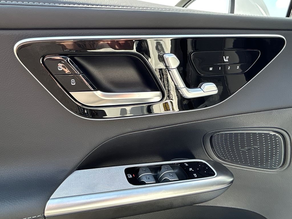 New 2026 Polar White Mercedes-Benz GLC300 image 11