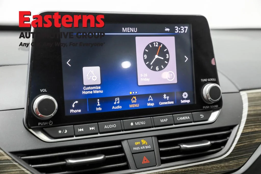 Used 2022 White Nissan 2.5 SL image 19