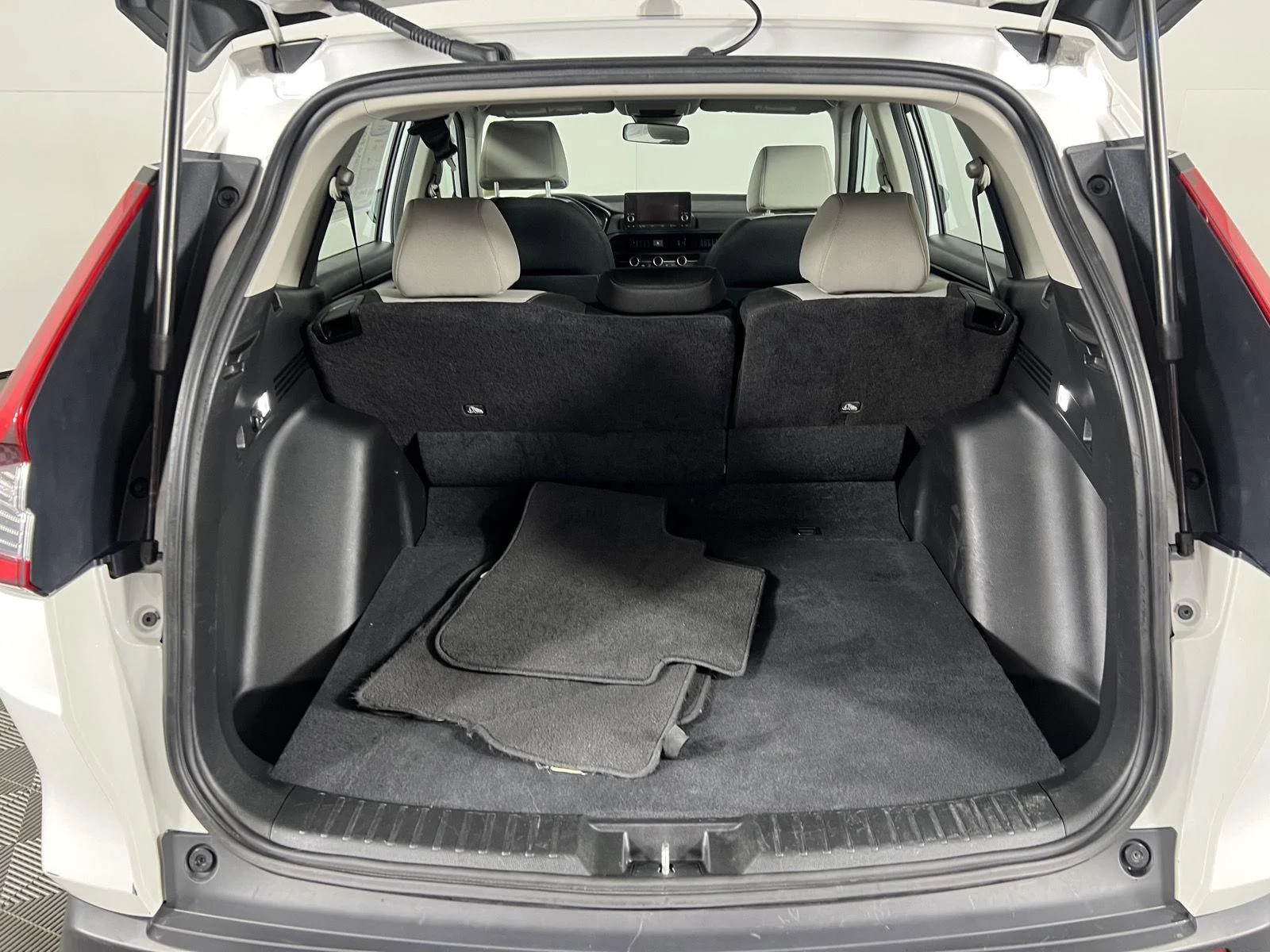 Used 2023 Platinum White Pearl Honda LX image 6