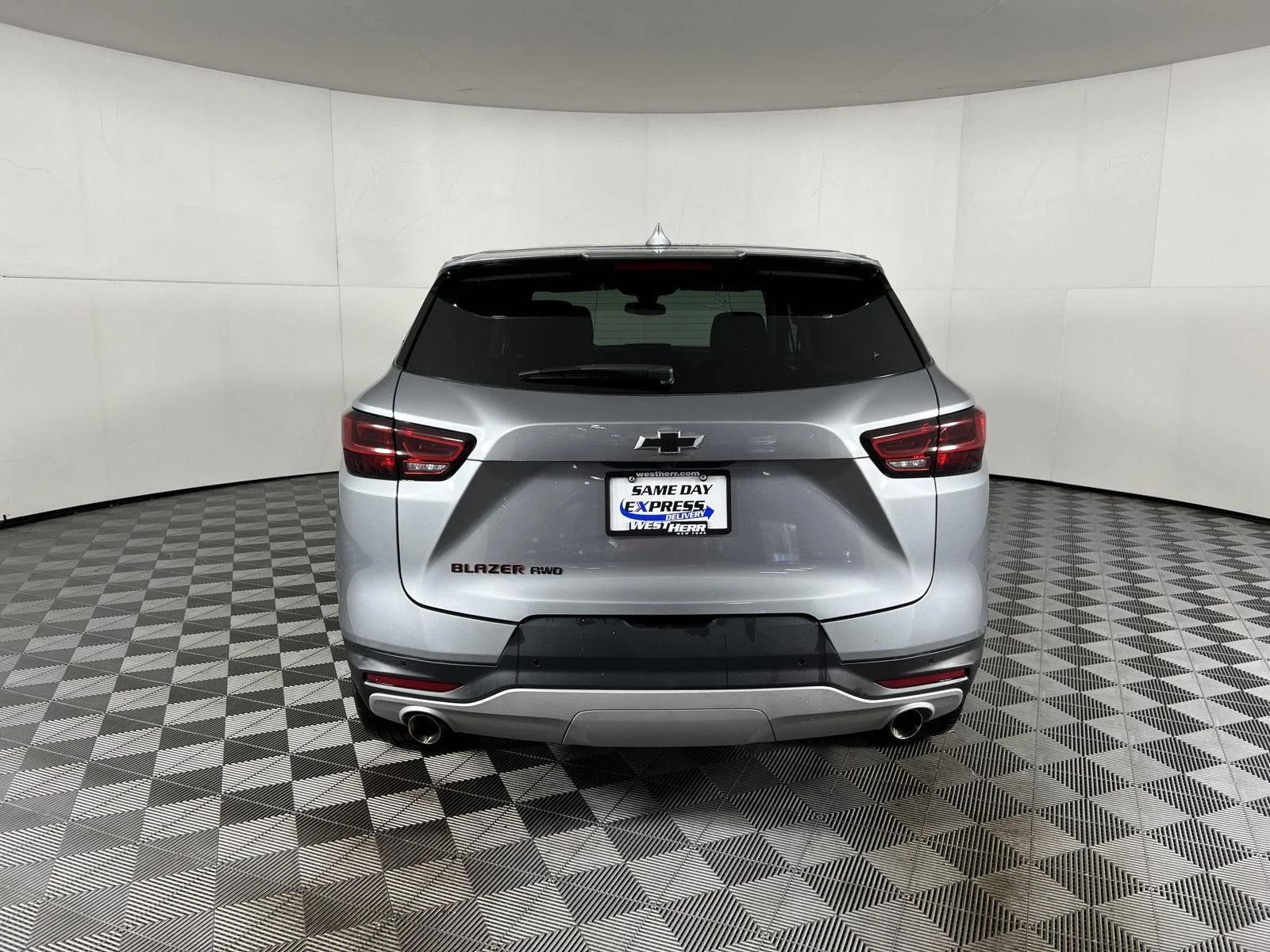 New 2025 Sterling Gray Metallic Chevrolet 2LT image 24