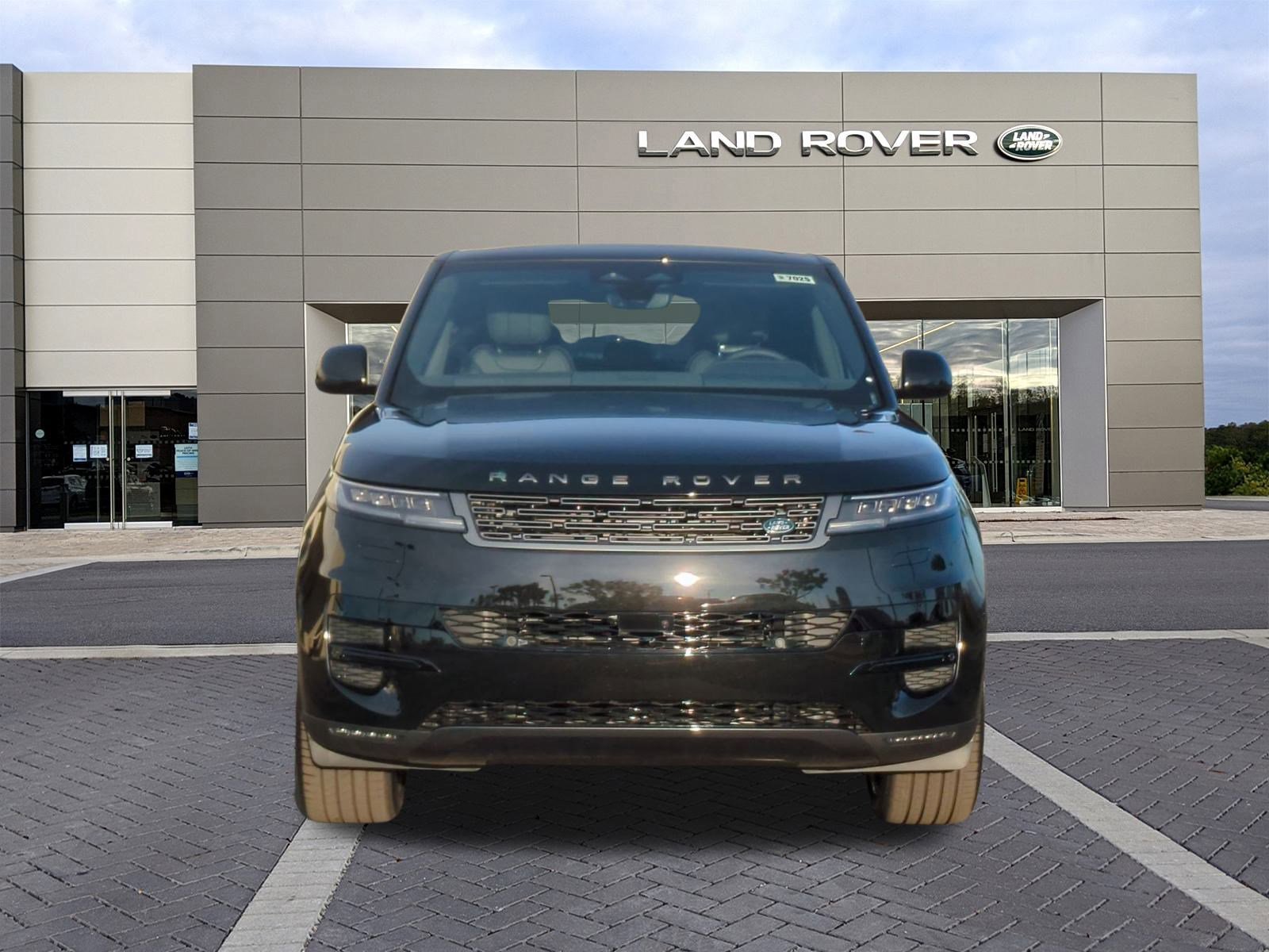 2025 Land Rover Range Rover Sport SE photo 2