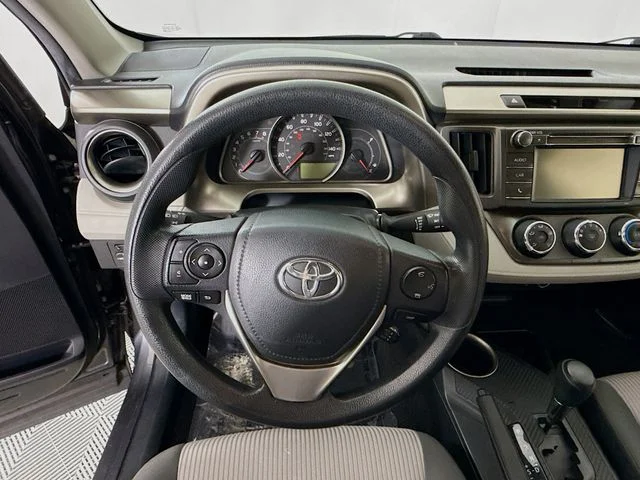 Used 2014 Gray Toyota LE image 11