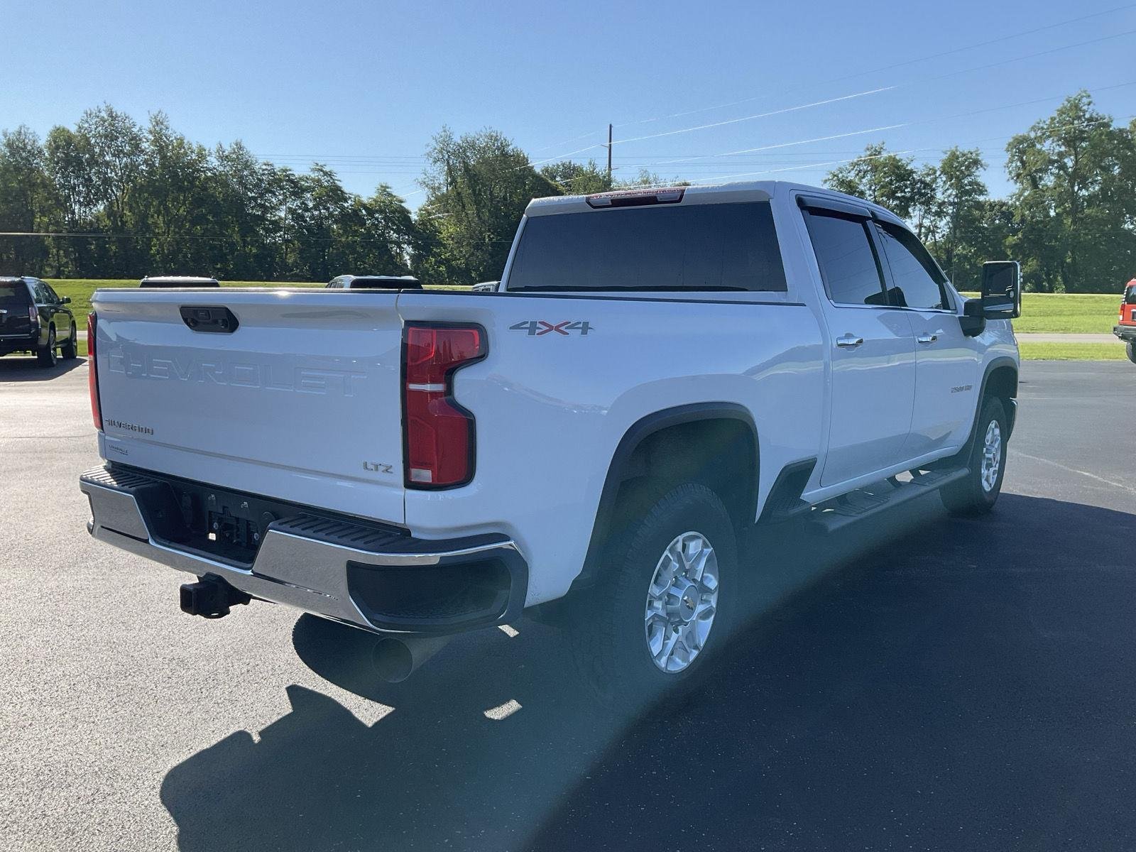 Used 2024  CHEVROLET TRUCK image 6
