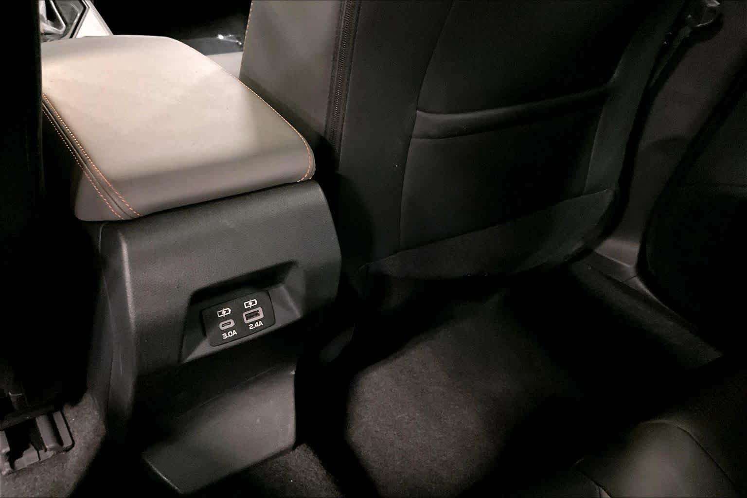 Used 2025 Ice Silver Metallic Subaru Limited image 34