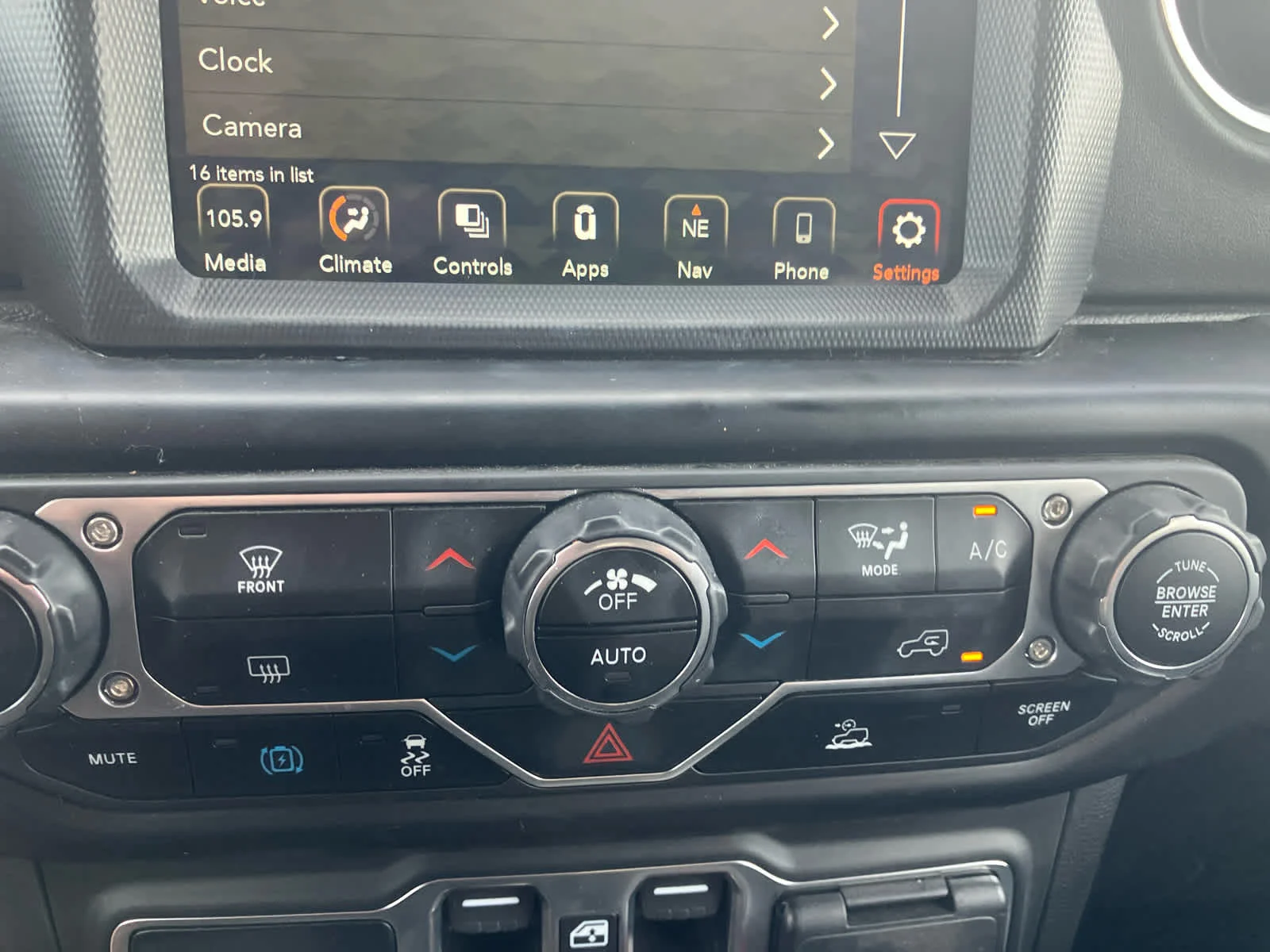 Used 2023 Sting-Gray Clearcoat Jeep Sahara image 23