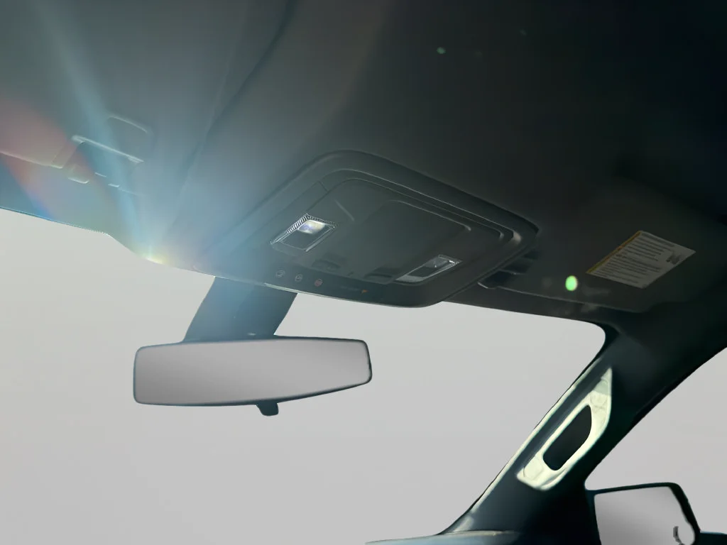 Used 2021 SUMMIT WHITE GMC Elevation image 23