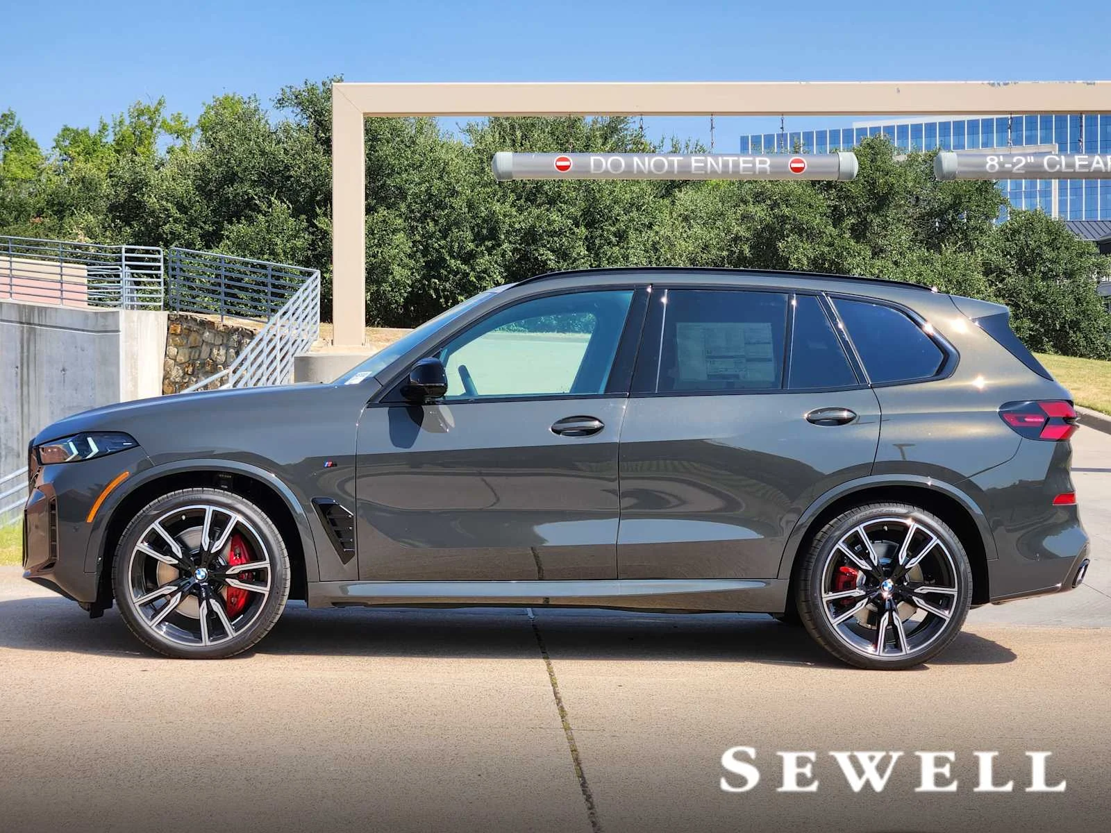 New 2026 Dravit Grey Metallic BMW M60i image 2