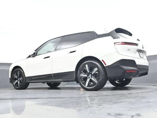 Certified Used 2024 White/off-white BMW xDrive50 image 33