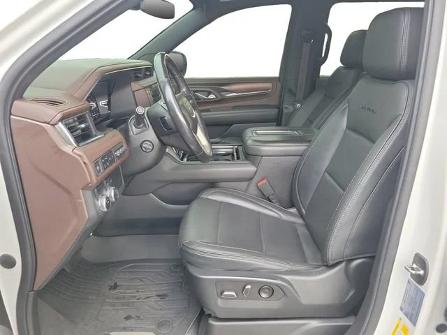 Used 2022 White Frost Tricoat GMC Denali image 8