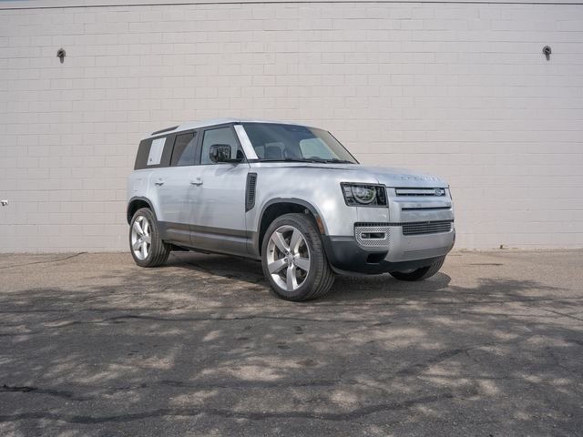 Used 2024  Land Rover SE image 9