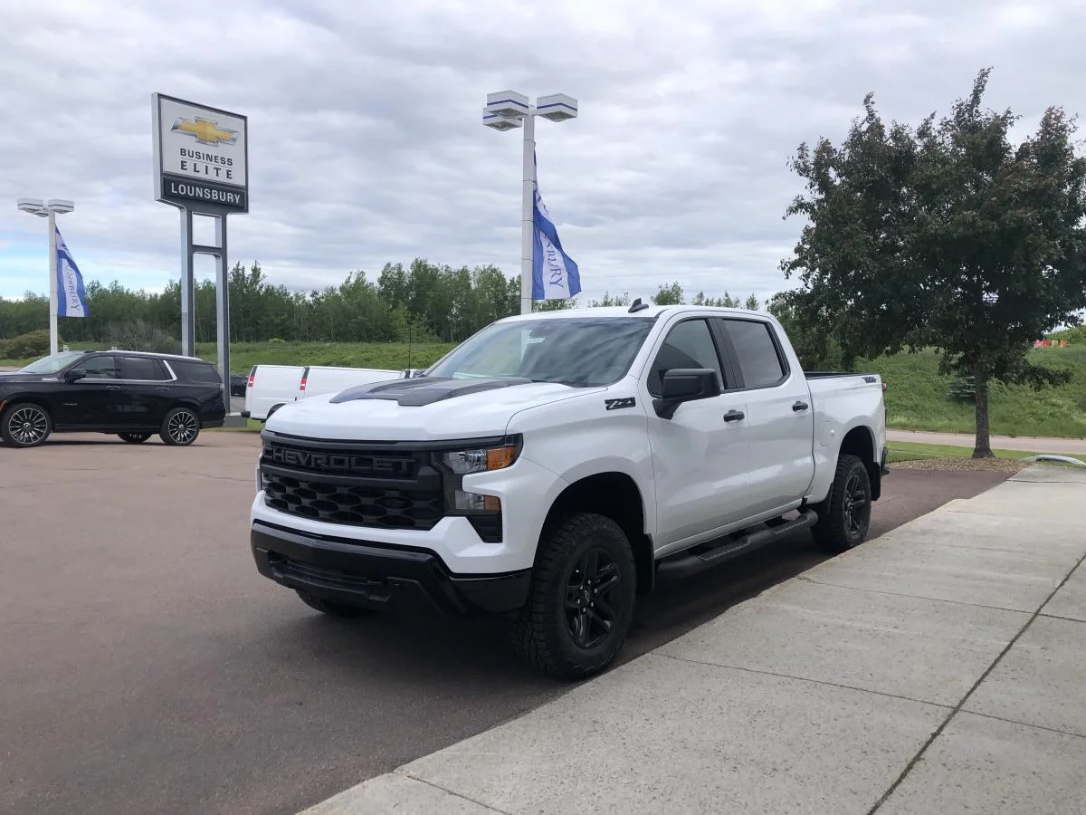 New 2026 White Chevrolet 4wd Crew Cab 147 image 4
