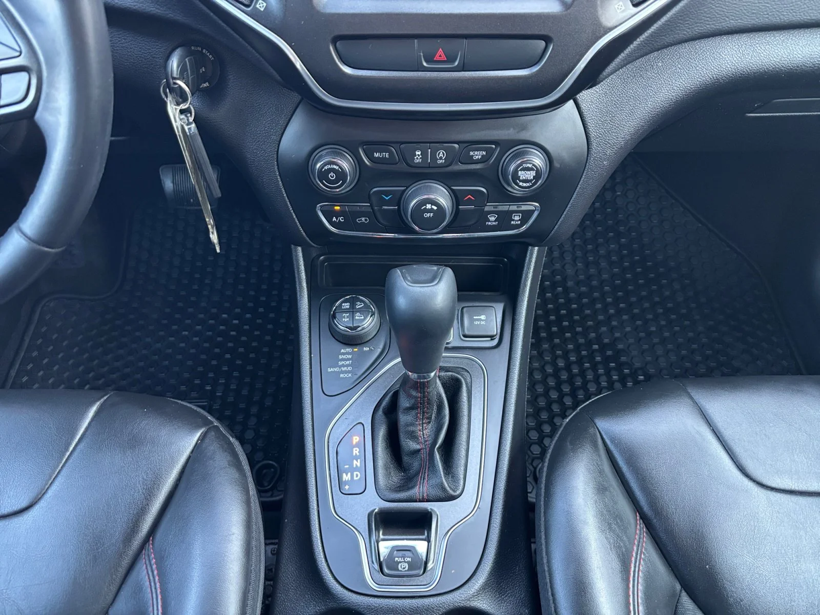 Used 2020 White Jeep Trailhawk image 15