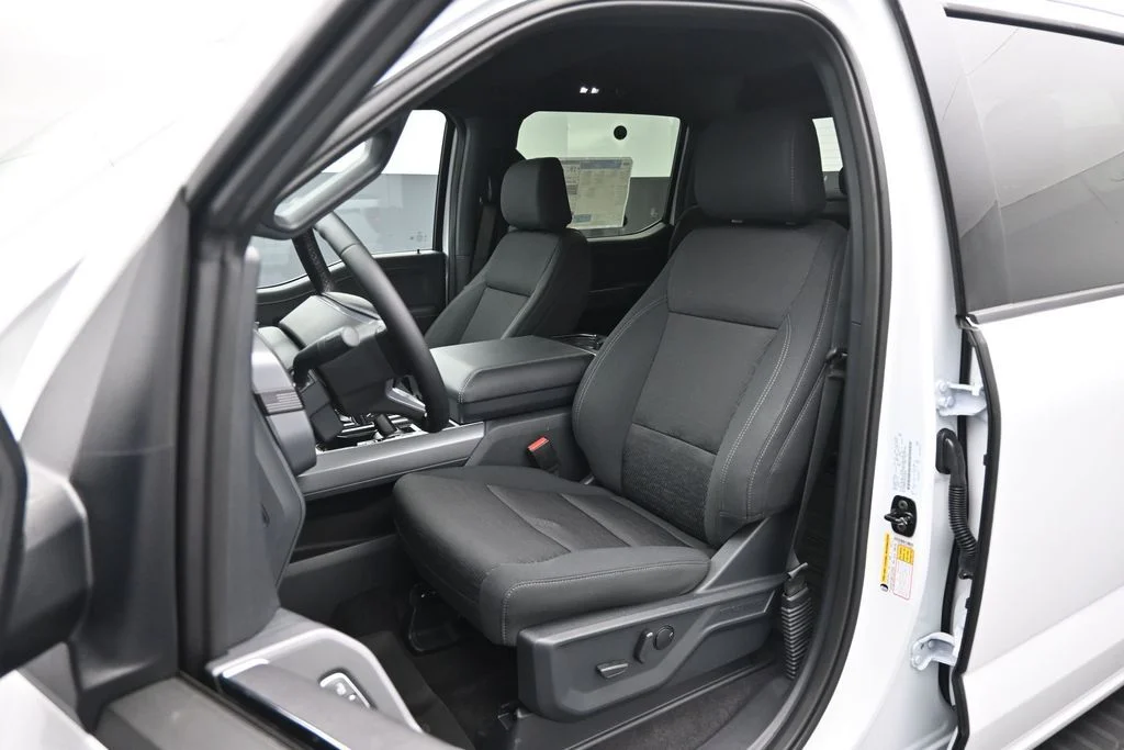 New 2026 Oxford White Ford XLT image 8