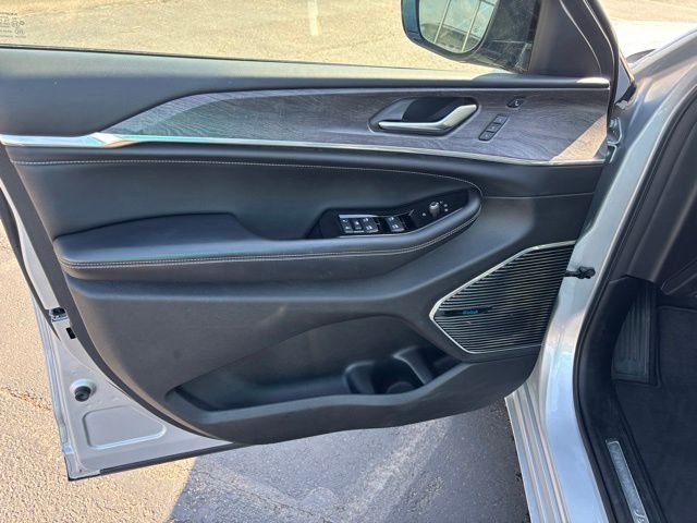 Used 2021 Silver JEEP Overland image 11